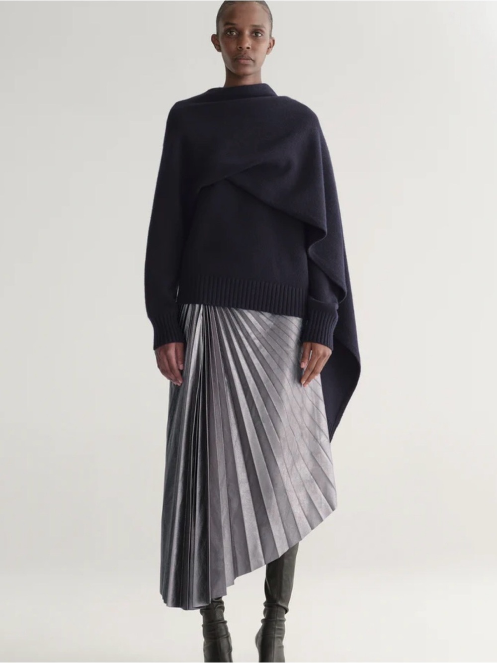 Tracy Metallic Vegan Leather Metallic Skirt
Size 2